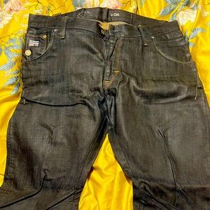 Arc loose tapered jeans.  Classic fit.